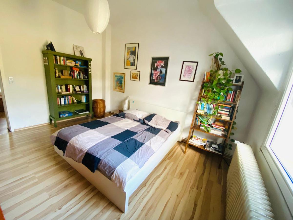 List 2 Bedroom Away From * Hanower
